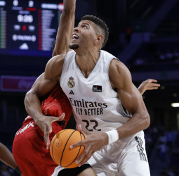 Real Madrid 87-75 BAXI Manresa: Tavares impone su ley en una noche de récord histórico