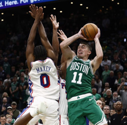 Knicks, Sixers, Spurs y Bucks brillan en una noche de grandes actuaciones