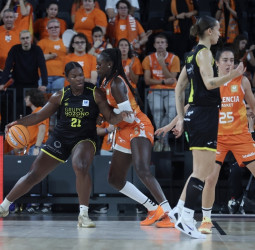 Valencia Basket remonta ante Jairis en la vuelta de Leo Fiebich (64-61)
