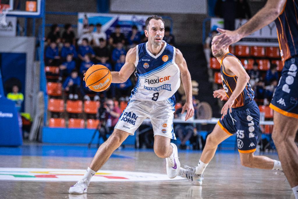 El Súper Agropal Palencia toma el liderato mostrando en Torrelavega su versión más arrolladora