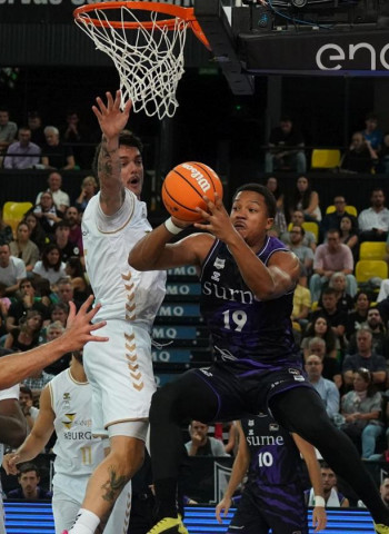 Pantzar impulsa la primera victoria del Surne Bilbao Basket (95-85)