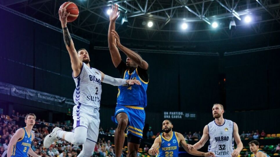 Álvaro Cárdenas lidera la remontada del Peristeri ante el Surne Bilbao (81-84)