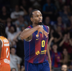 El Barça se estrena en el Palau con un festival anotador y derrota a Valencia Basket (108-102)