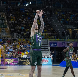 Unicaja rompe su maleficio en el Gran Canaria Arena, 72-81