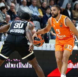 Valencia regresa a la EuroLeague con un triunfo de carácter en Villeurbanne (77-80)