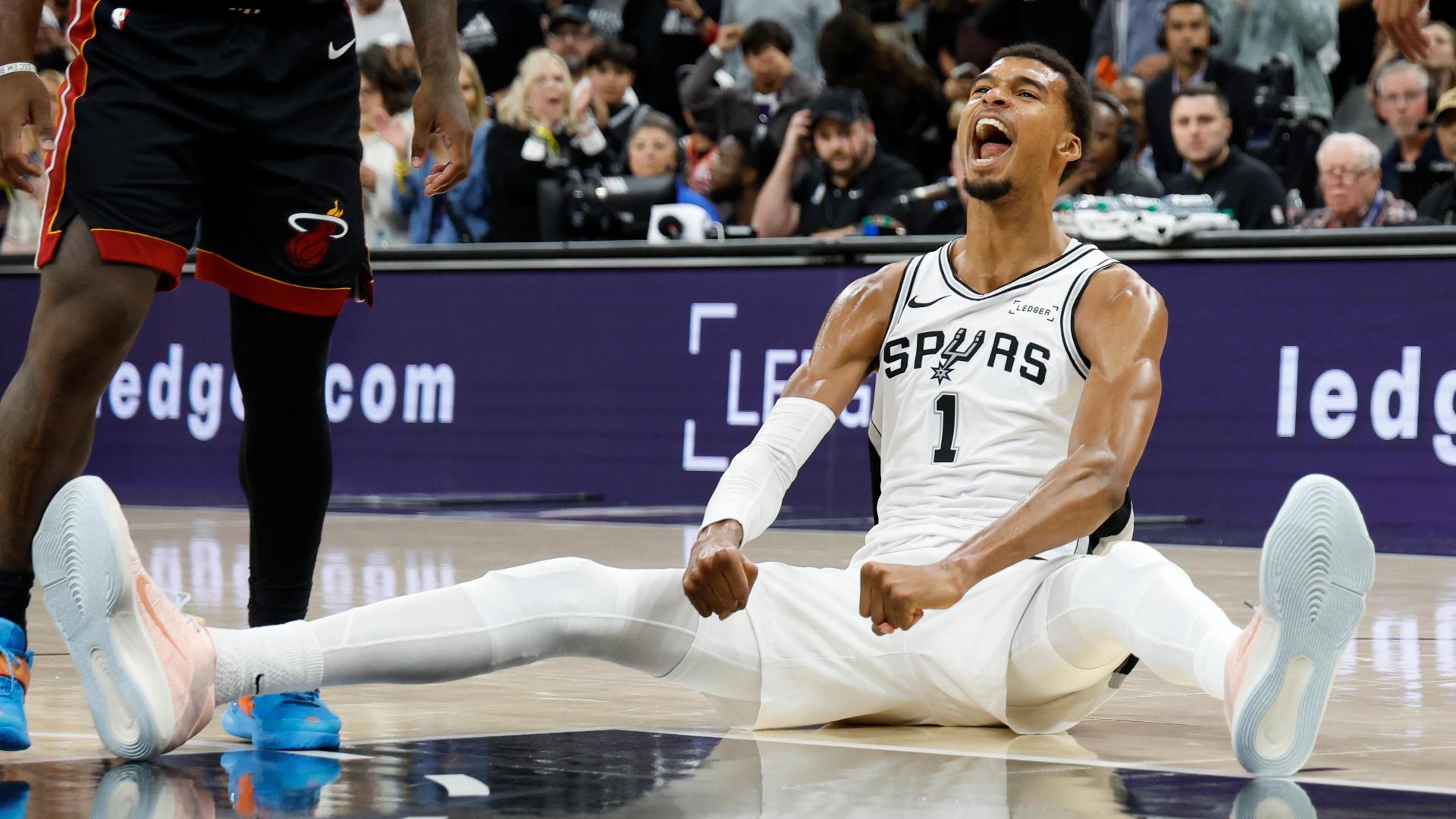 Wembanyama lidera a los Spurs a un histórico 5-0 con una exhibición ante Miami (107-101)
