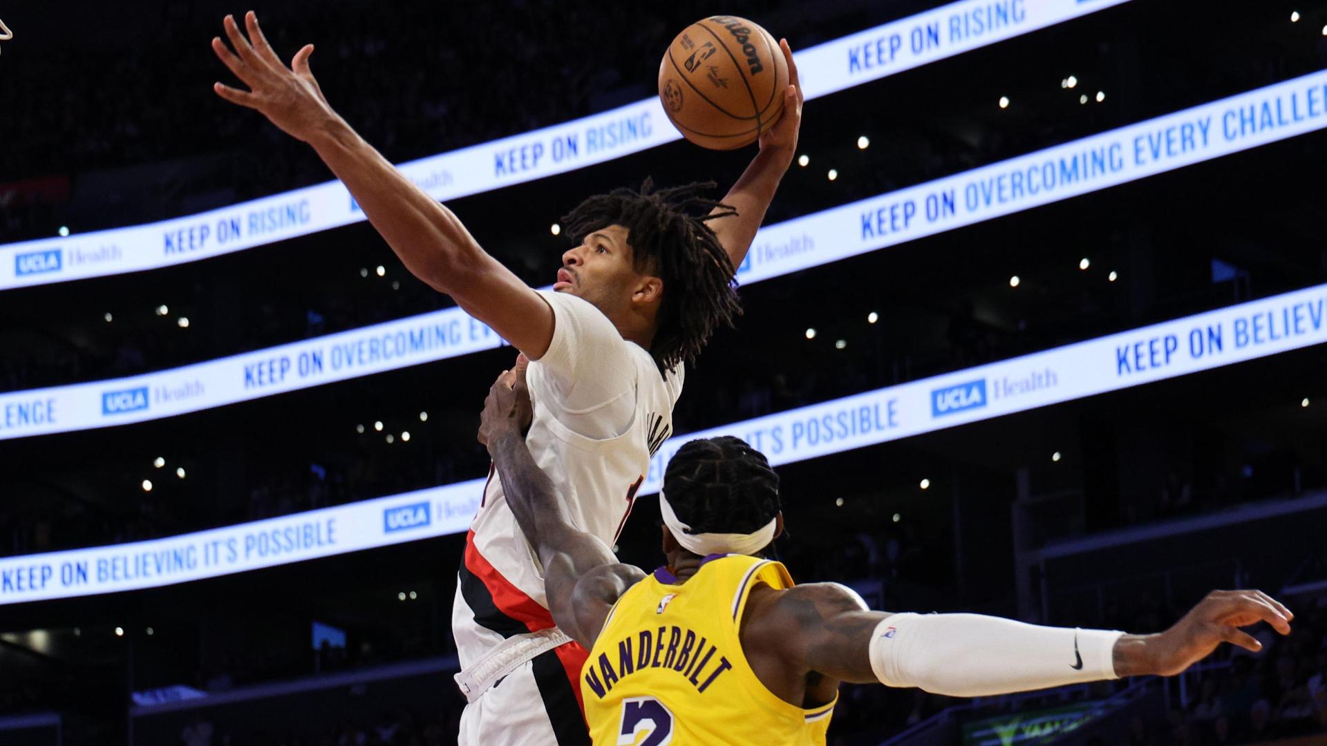 Portland se impone en Los Angeles pese a los 41 puntos de Reaves, 122-108