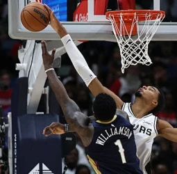 Wembanyama roza el triple-doble y los Spurs se imponen a los Pelicans en la prórroga (120-116)