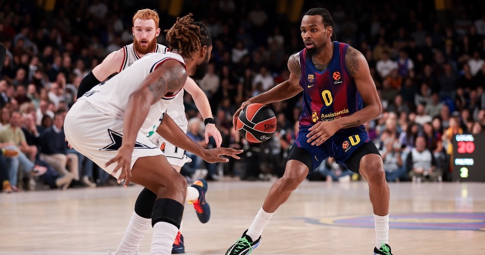 El Barça remonta y resiste para imponerse al Armani Milan en un final de infarto, 74-72
