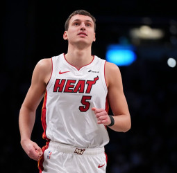 Nikola Jovic firma una extensión de 4 años con los Miami Heat