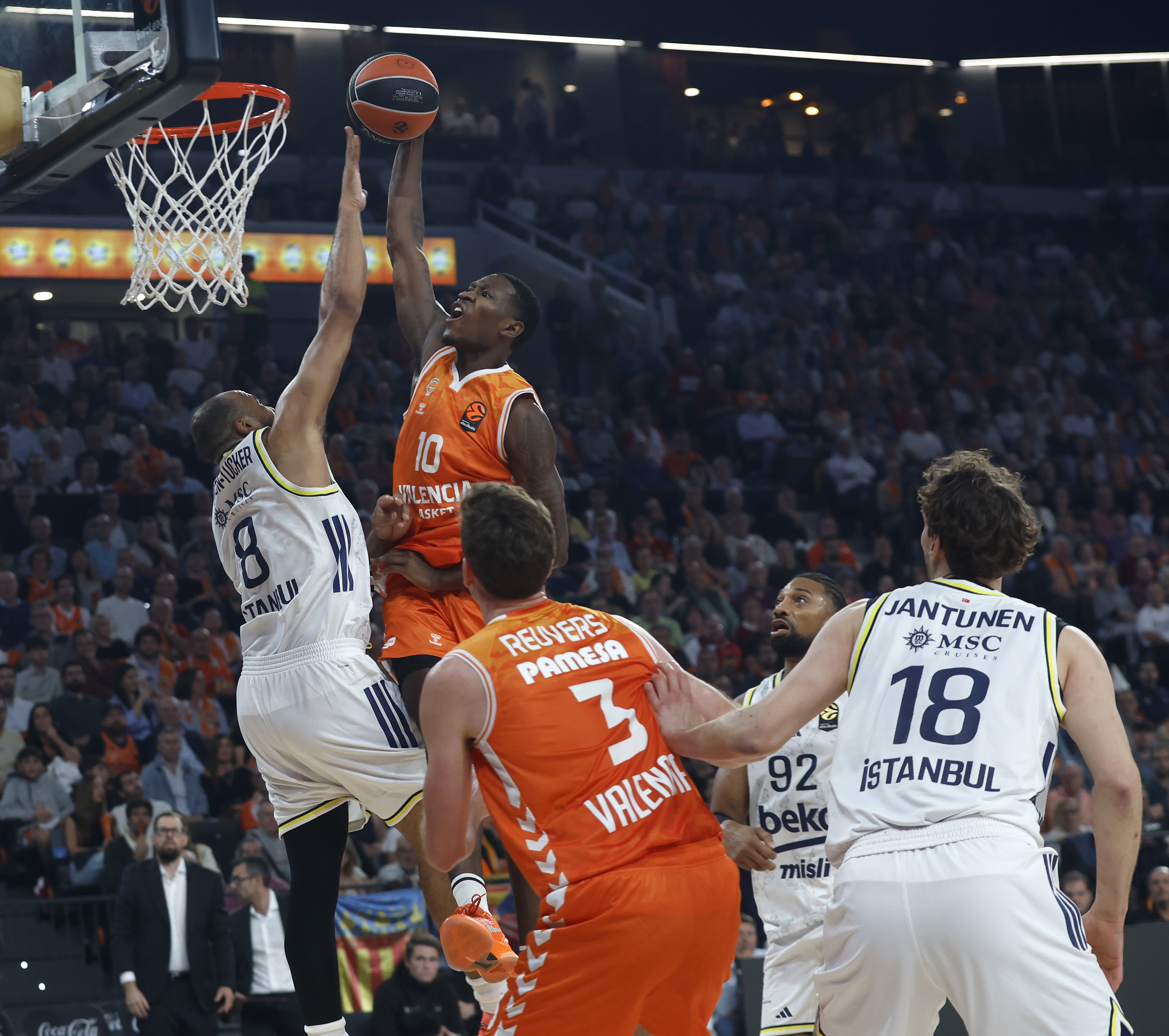 Recital de Valencia Basket en el Roig Arena para ganar con relativa comodidad al Fenerbahçe, 94-79