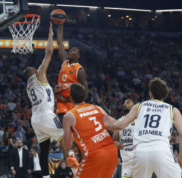 Recital de Valencia Basket en el Roig Arena para ganar con relativa comodidad al Fenerbahçe, 94-79