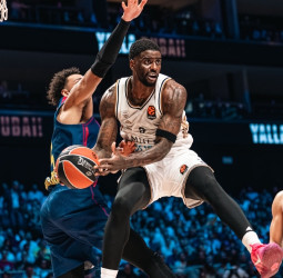 Dubai completa una semana perfecta derrotando al Barcelona, 83-78