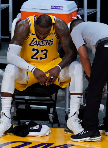 LeBron James, baja de tres a cuatro semanas por un episodio de ciática
