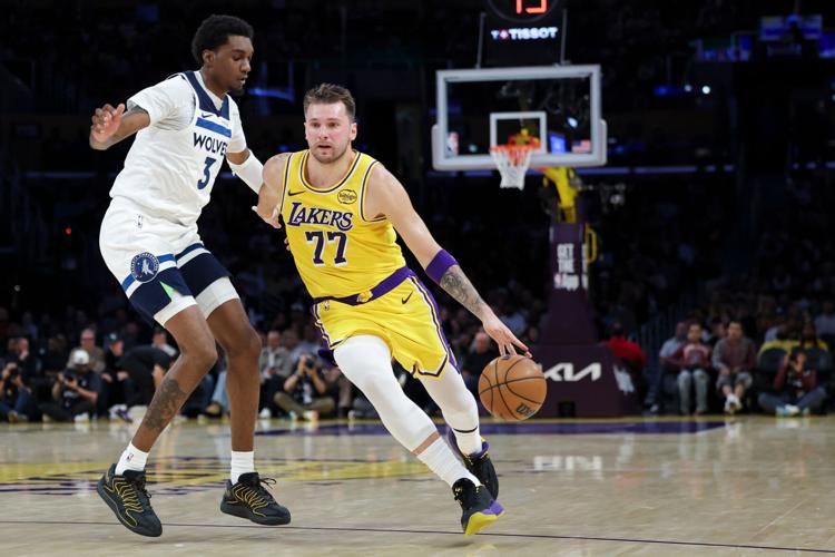 Doncic brilla con 49 puntos y los Lakers se imponen con autoridad a los Timberwolves, 128-110