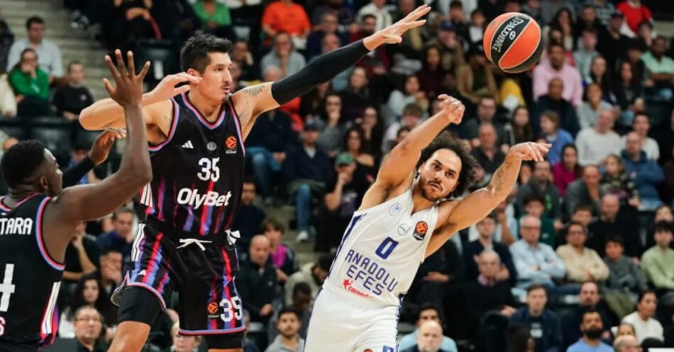 Anadolu Efes resiste la presión y conquista París, 80-90