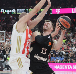 Andreas Obst desata su festival de triples y da el triunfo al Bayern, 97-88