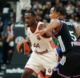 Bayern Múnich asalta París con la jerarquía de Dinwiddie y el acierto final de Rathan-Mayes, 82-86