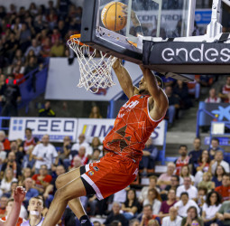 El BAXI Manresa se lleva un auténtico thriller ante Surne BB (79-77)
