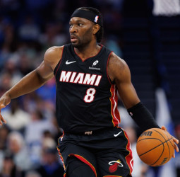 Los Kings firman a Precious Achiuwa