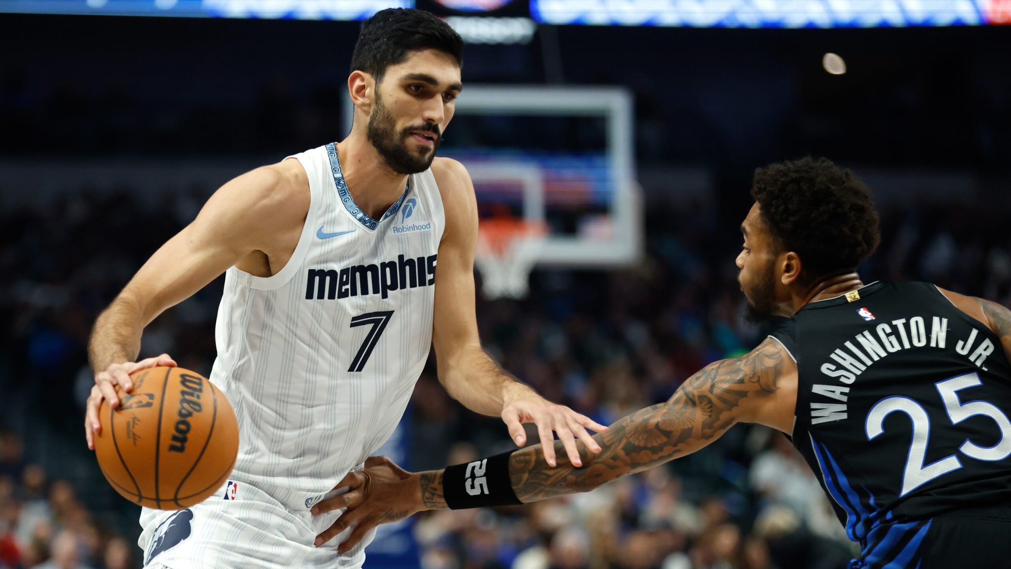 Aldama marca el camino y Memphis resuelve en el clutch: 102-96 ante unos Mavericks sin respuestas