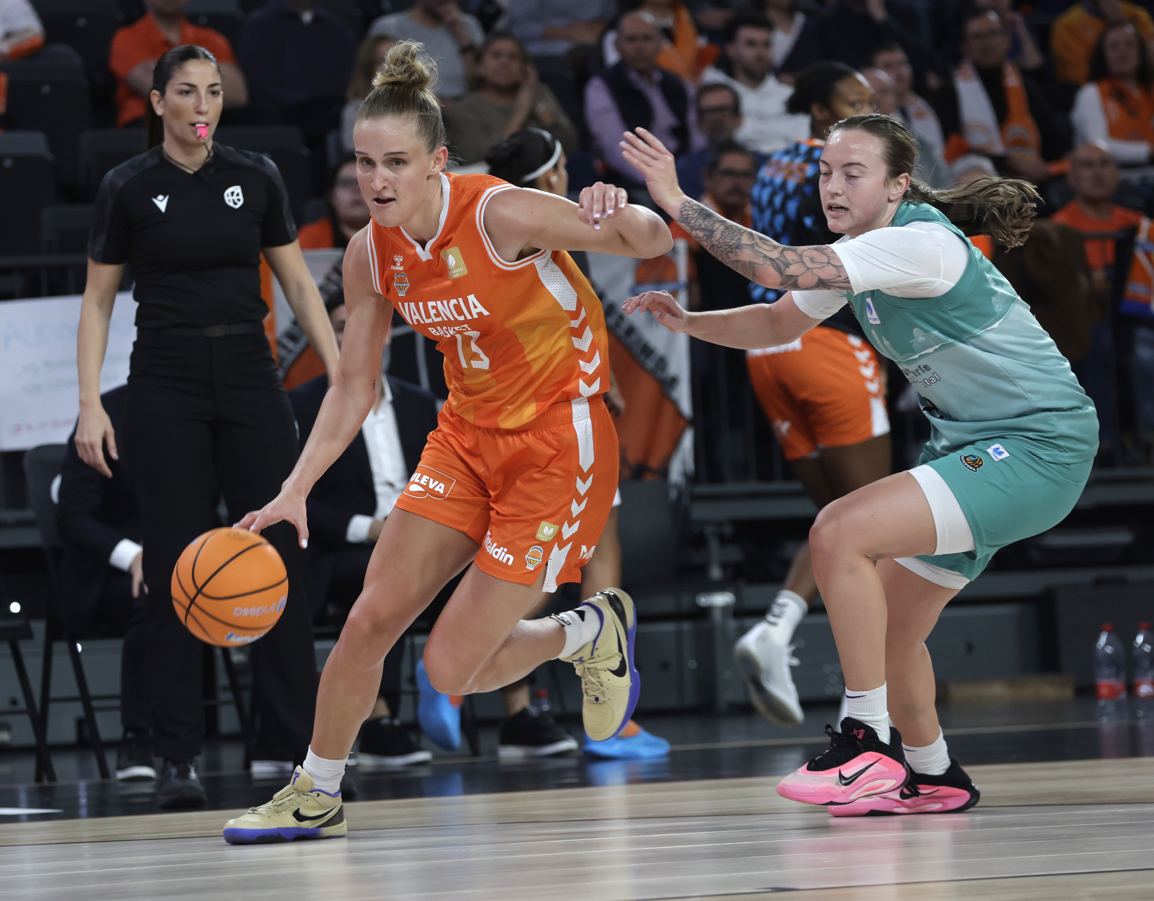 Valencia Basket remonta en el último cuarto ante Estepona con una Fiebich imparable (82-74)