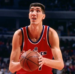 Gheorghe Mureșan, el gigante que aprendió a moverse entre mundos