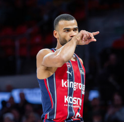 Kosner Baskonia firma la primera mitad más anotadora en 29 años