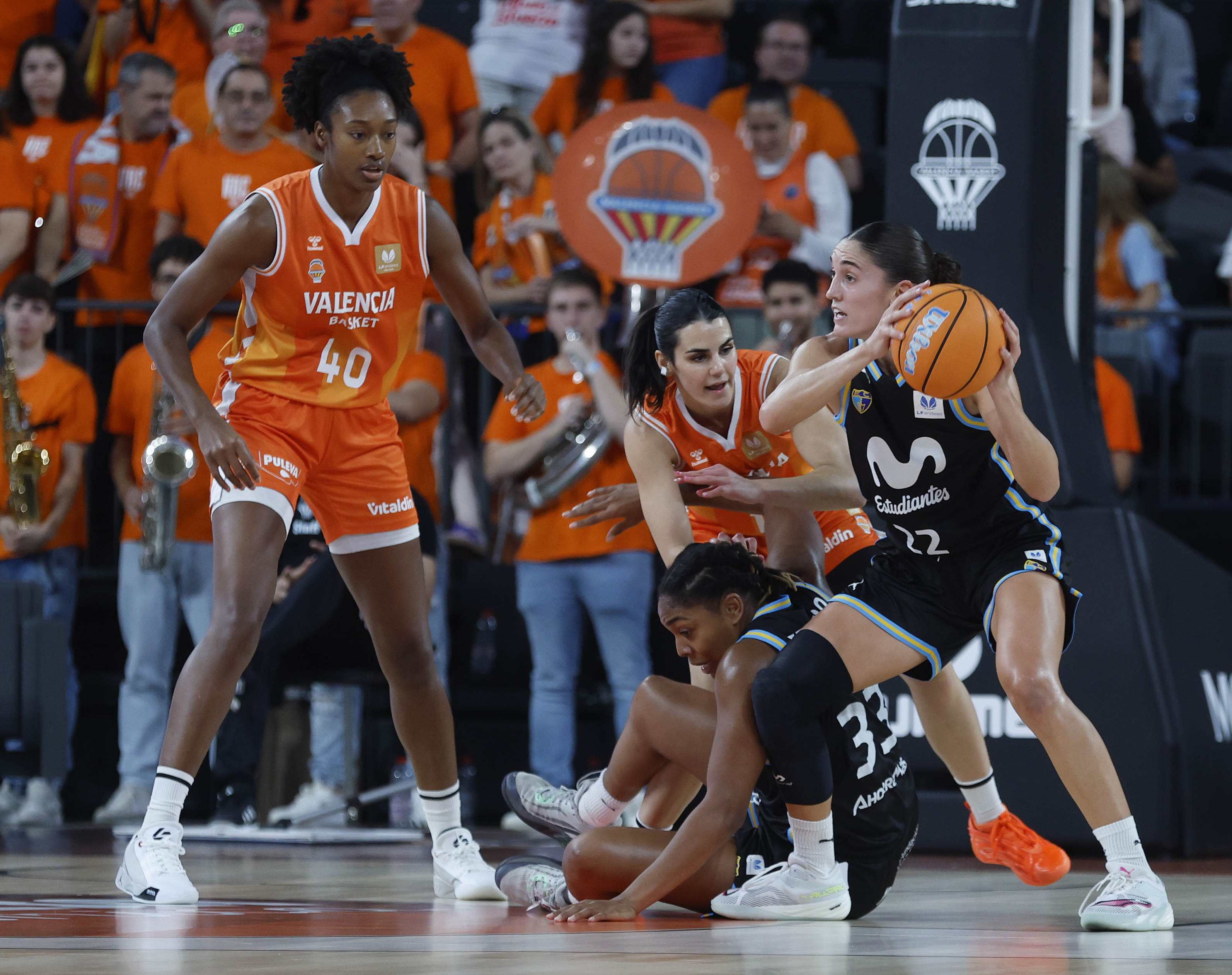Valencia Basket vence cómodamente a Movisar Estudiantes y con una gran Fiebich (84-61)
