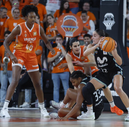 Valencia Basket vence cómodamente a Movisar Estudiantes y con una gran Fiebich (84-61)