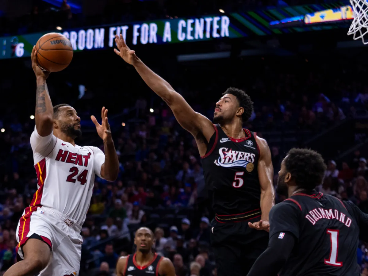 Powell prende fuego a Miami y los Heat encadenan su cuarta victoria seguida, 127-117