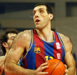 Roberto Dueñas, el gigante que creció sin prisa