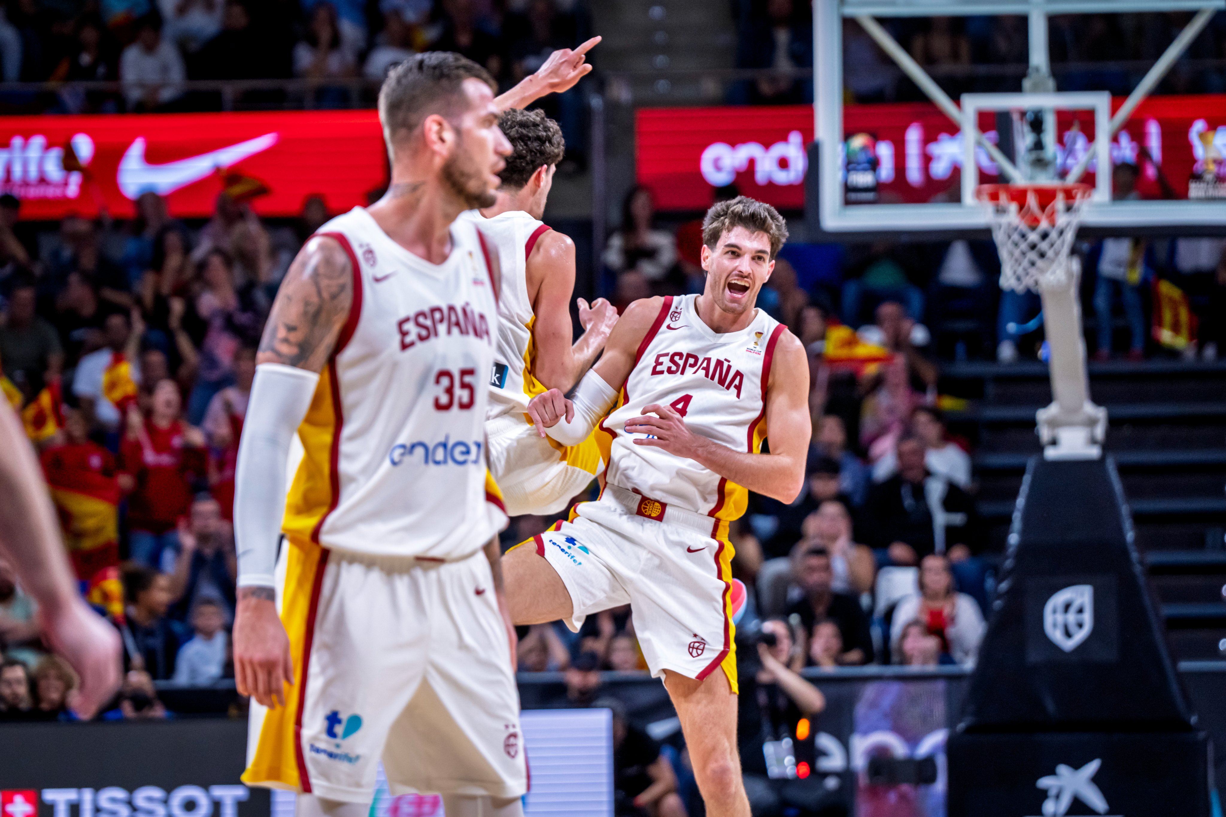 España firma una noche arrolladora y pasa por encima de Georgia en Tenerife (90-61)