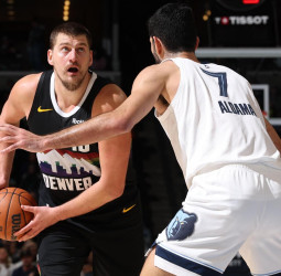 Los Nuggets resisten el arreón final de Memphis, 125-115