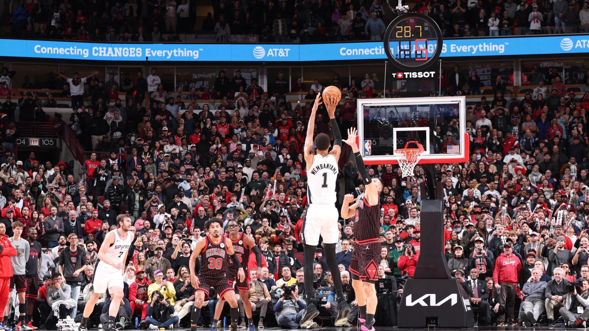 Wembanyama fulmina a los Bulls en Chicago (121-117)