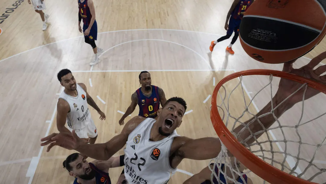El Real Madrid muestra poderío ofensivo y se lleva el triunfo del Palau (92-101)