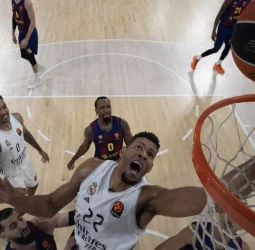 El Real Madrid muestra poderío ofensivo y se lleva el triunfo del Palau (92-101)