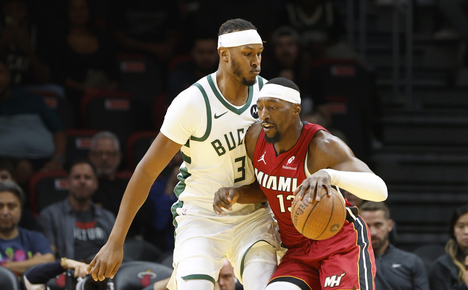 Herro impulsa a Miami y Spoelstra alcanza las 800 victorias en un ajustado triunfo ante Milwaukee, 106-103
