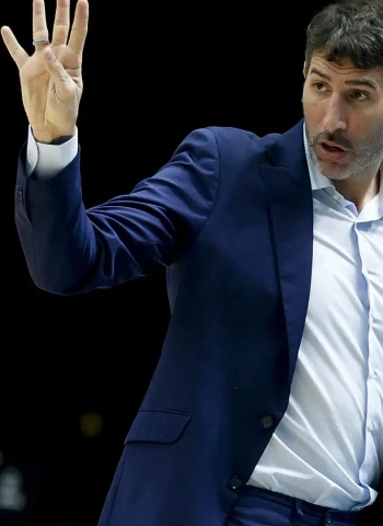 Maccabi Tel Aviv sondea la opción de Álex Mumbrú