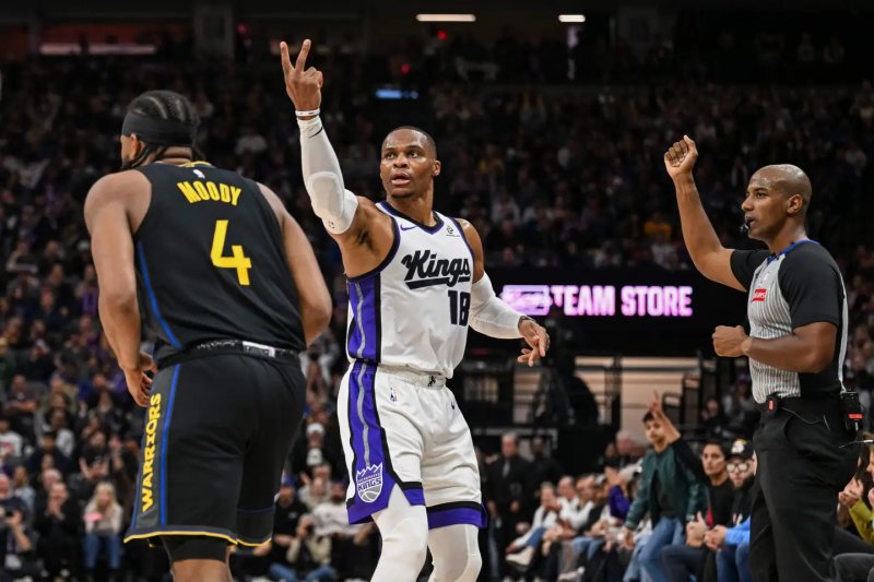 Westbrook impone su sello histórico y los Kings sobreviven al empuje de los Warriors (121-116)