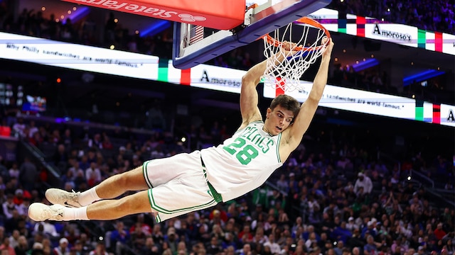 Jaylen Brown impone su ley en Philadelphia y guía a Boston a un triunfo agónico ante los Sixers (109-108)