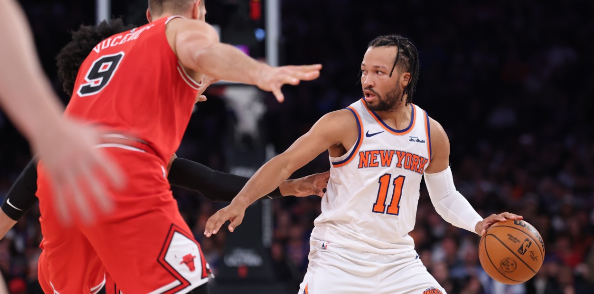 La lesión de Jalen Brunson golpea a los Knicks en una noche sin respuestas en Sacramento
