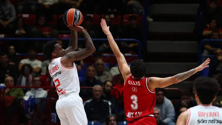 Hapoel Tel Aviv arrasa en Milán y corta la racha de Olimpia, 83-105