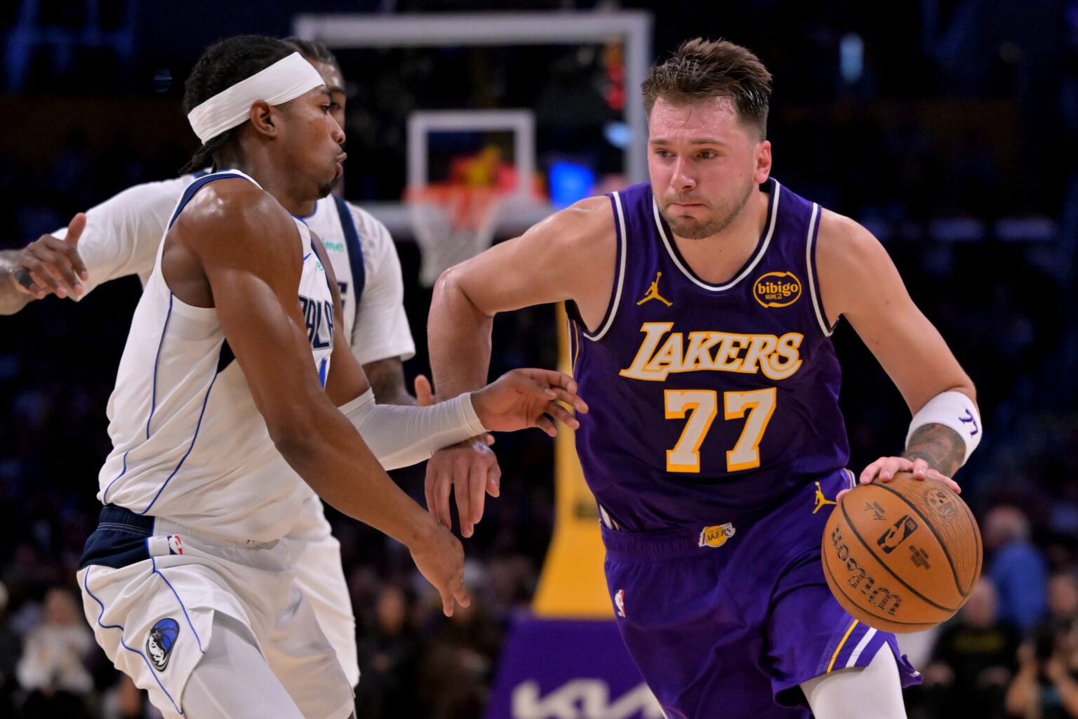 Reaves brilla con 38 puntos y Luka domina a su exequipo: los Lakers arruinan el regreso de Davis (129-119)