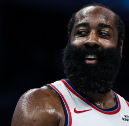 Noche NBA: Harden firma 55, Jokic 44 con derrota y los Pistons siguen arrasando