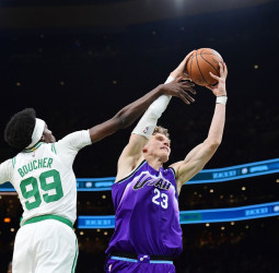 Nurkic culmina la remontada del Jazz con un tapón ganador en Boston (105-103)