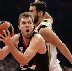 Zvezda remonta y derriba a Olympiacos en un duelo de altas pulsaciones, 91-80