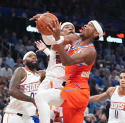 Shai vuelve a ser decisivo: los Thunder firman el 19-1 y avanzan tras resistir a los Suns (123-119)