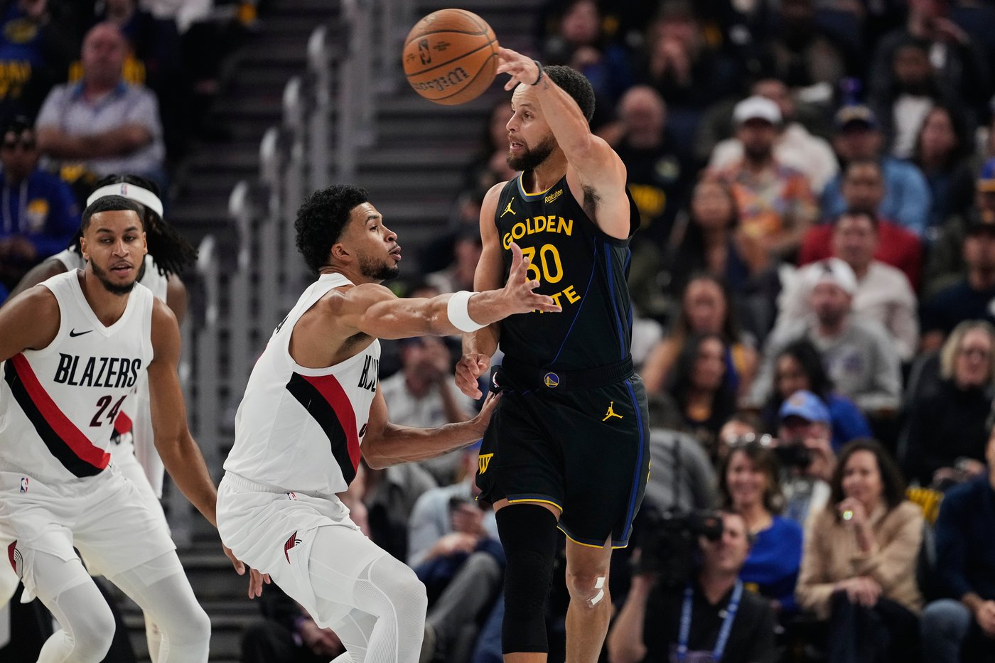 Portland sorprende en el Chase Center y rompe su maleficio ante los Warriors, 127-123