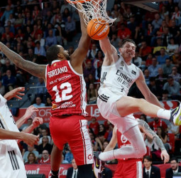 Tavares tapona las embestidas del huracán Yusta (83-95)